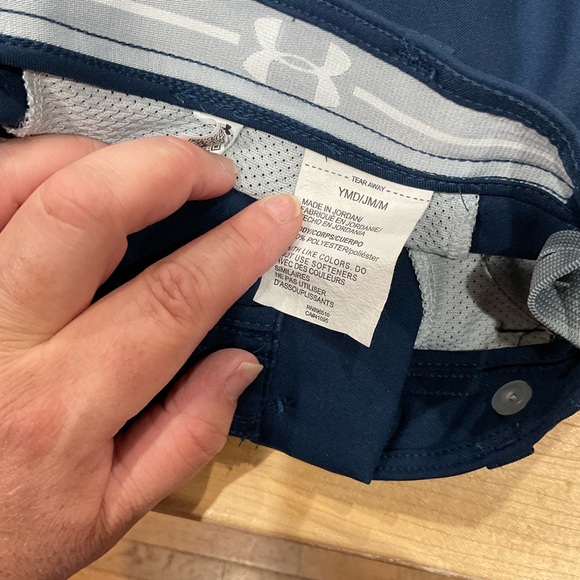 Under Armour-Boys Navy Shorts w/elastic button waist, Size M - Picture 2 of 6